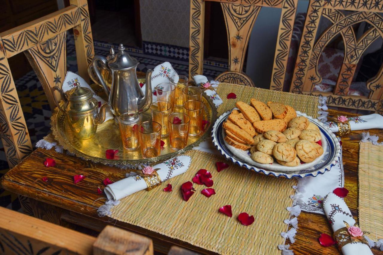 Riad Lalla Marrakech - Ideal For Solo, Family & Groups Hotel Маракеш Екстериор снимка